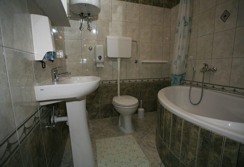 ホテル Apartments Vrata Baranje