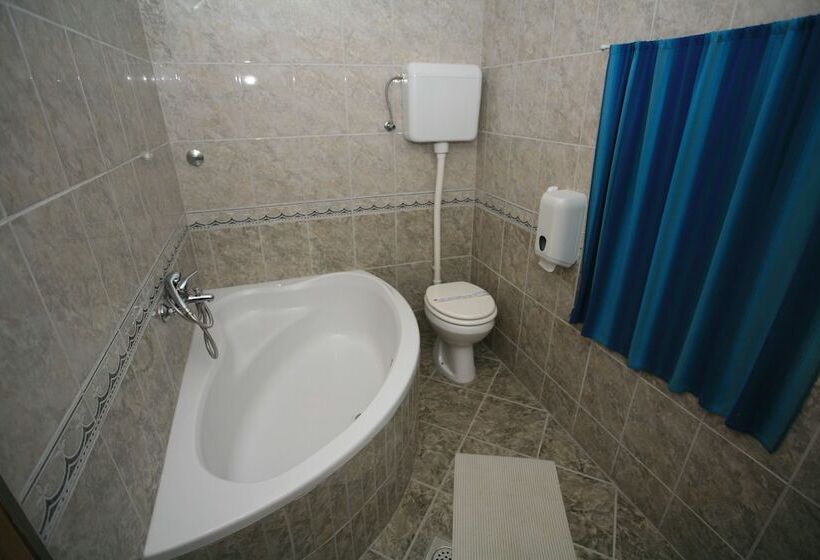 ホテル Apartments Vrata Baranje