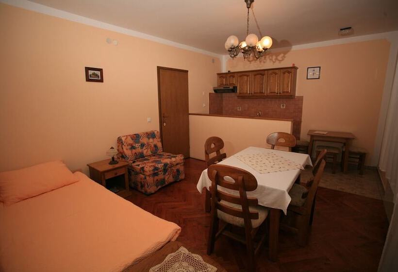 ホテル Apartments Vrata Baranje