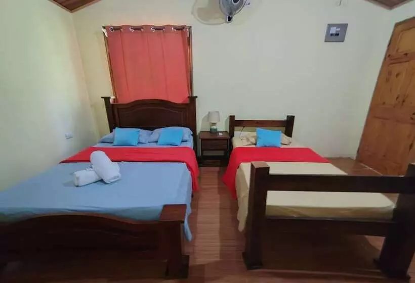 هتل Garden Of Heliconias Lodge