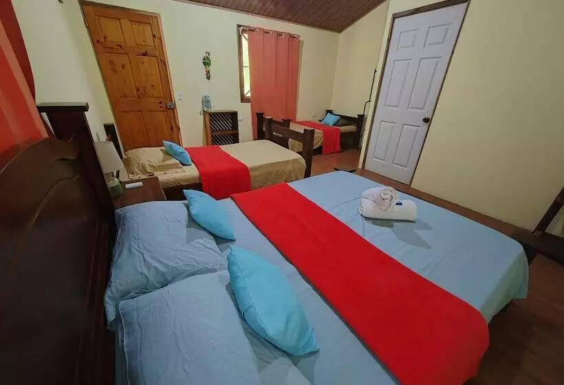 هتل Garden Of Heliconias Lodge