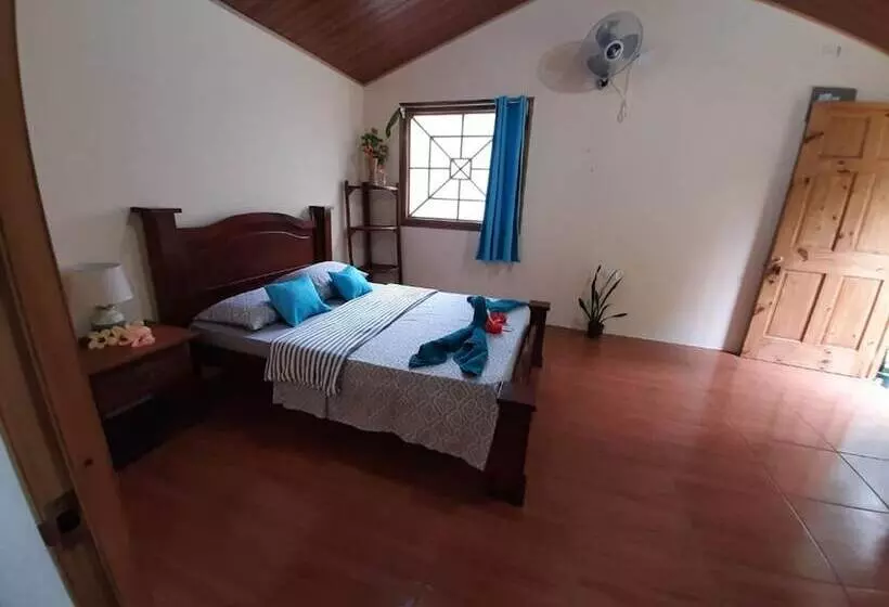 هتل Garden Of Heliconias Lodge