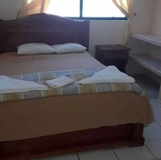 Hotelli Hostal Los Delfines