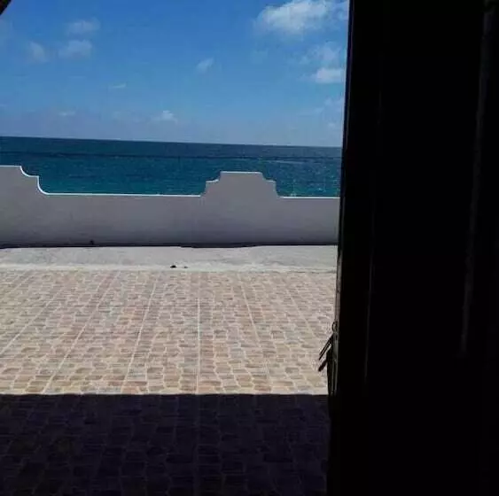 Hotelli Hostal Los Delfines