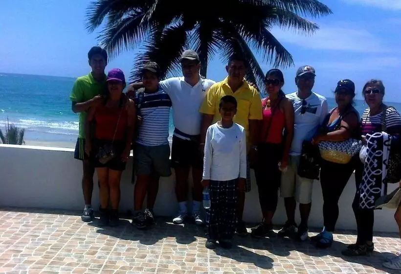 Hotelli Hostal Los Delfines