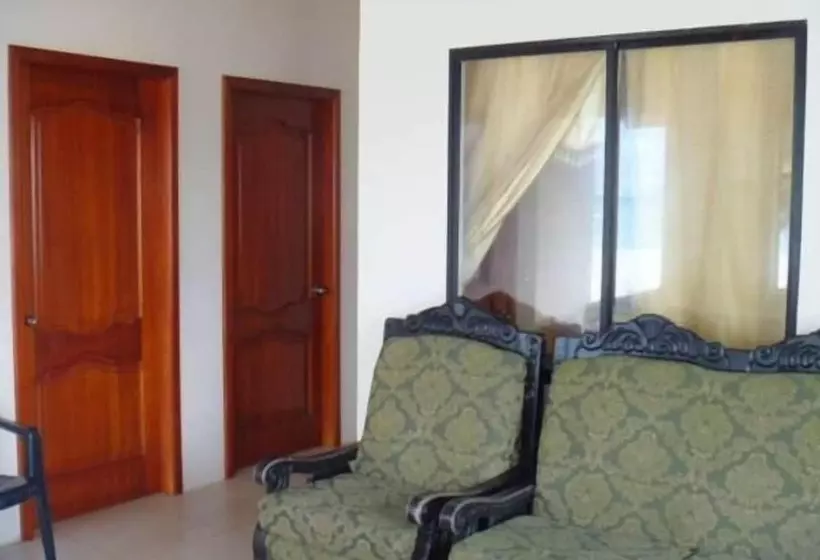 Hotelli Hostal Los Delfines