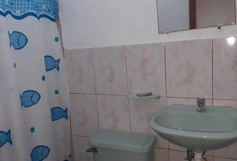 Hotelli Hostal Los Delfines