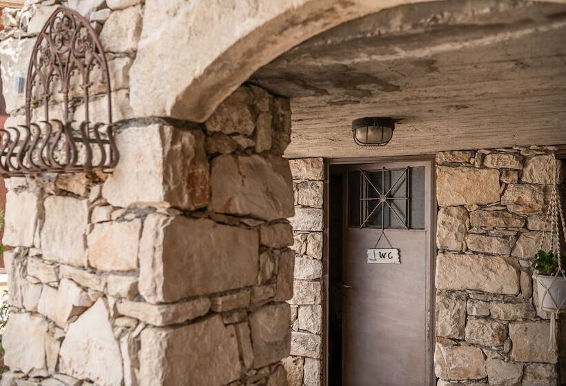 هتل Kritiko Arhontiko