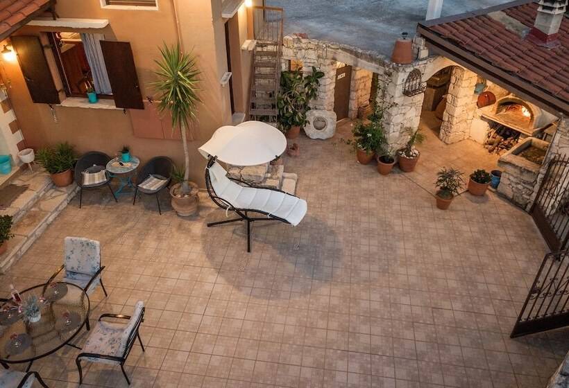 هتل Kritiko Arhontiko