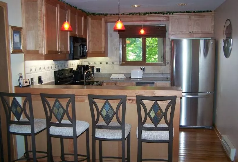 Hotelli Sunset Condominiums