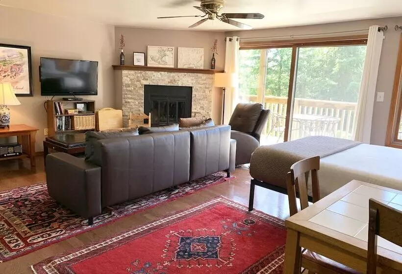 Hotelli Sunset Condominiums