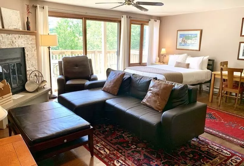 Hotelli Sunset Condominiums