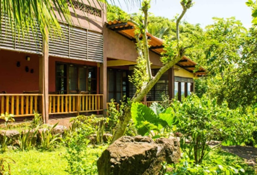 هتل Totoco Eco Resort