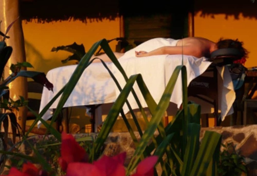 هتل Totoco Eco Resort