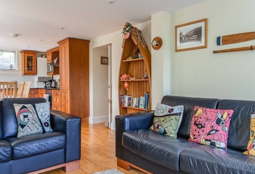 Hydeaway, 7 Grafton Towers