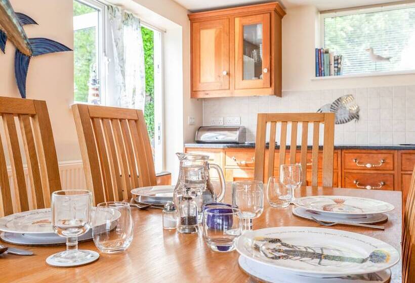 Hydeaway, 7 Grafton Towers