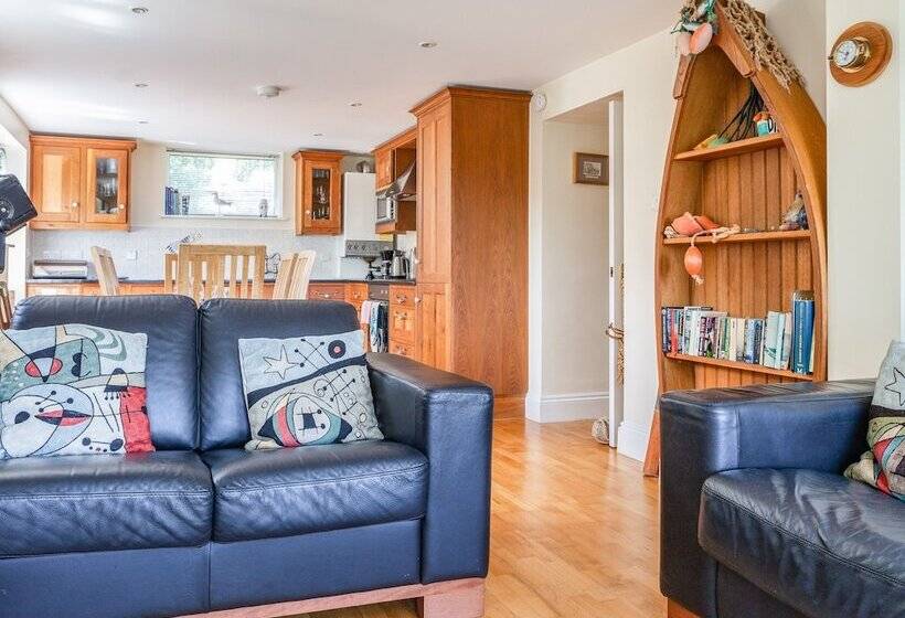 Hydeaway, 7 Grafton Towers