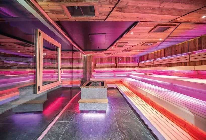 Kronhotel Leitgam Luxury Hotel For Two