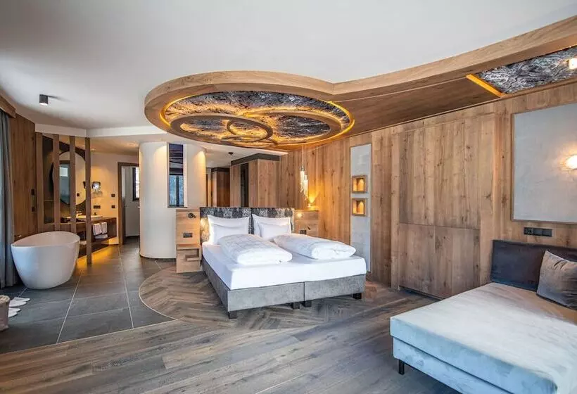 Kronhotel Leitgam Luxury Hotel For Two