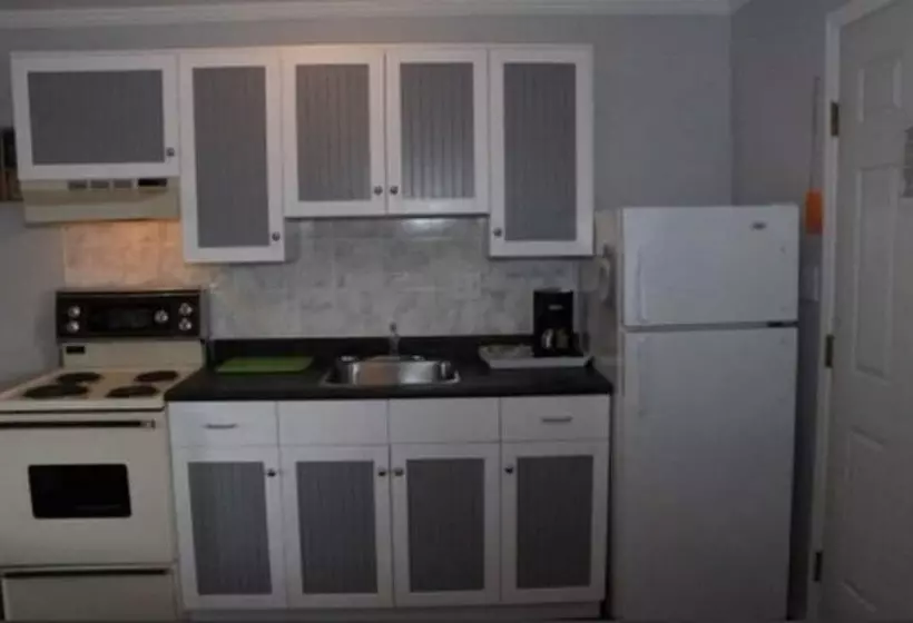 Maple Leaf Motel & Rv Resort