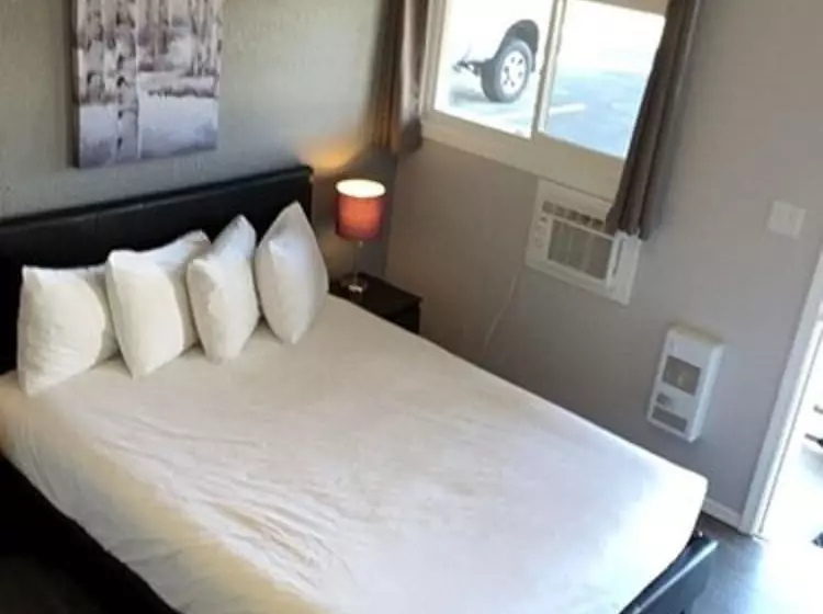 Maple Leaf Motel & Rv Resort