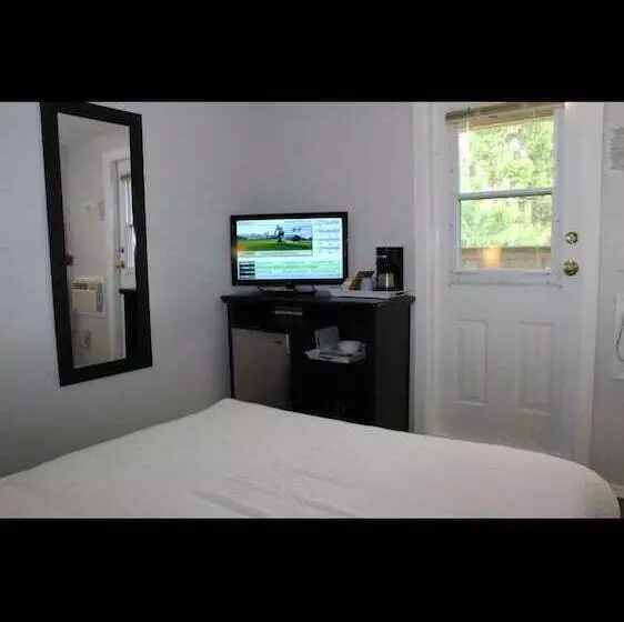 Maple Leaf Motel & Rv Resort