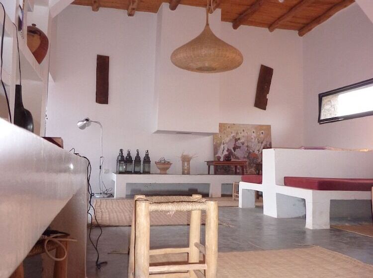 بنسيون La Negra