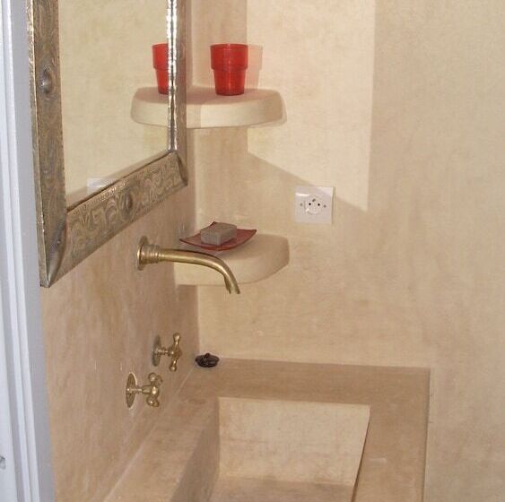 بنسيون La Negra