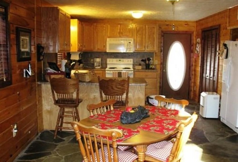 The Lodge At Hideaway Hollow  Copperhill Tn