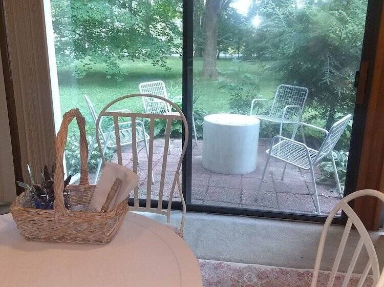 ベッドアンドブレックファースト Tanglewood Suites