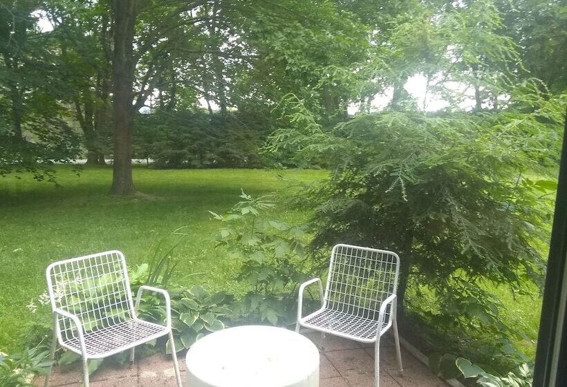 ベッドアンドブレックファースト Tanglewood Suites