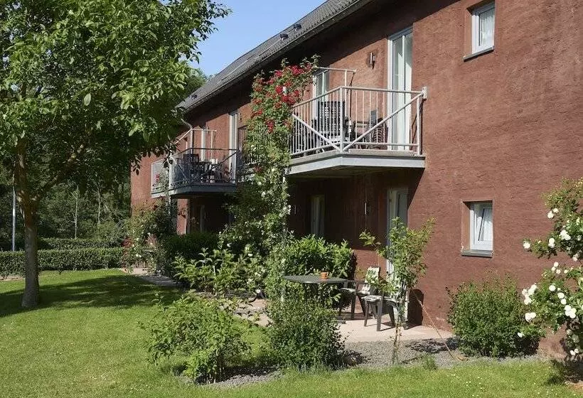 Hotelli Ferienwohnungen Burg Blens