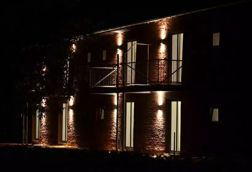 Hotelli Ferienwohnungen Burg Blens