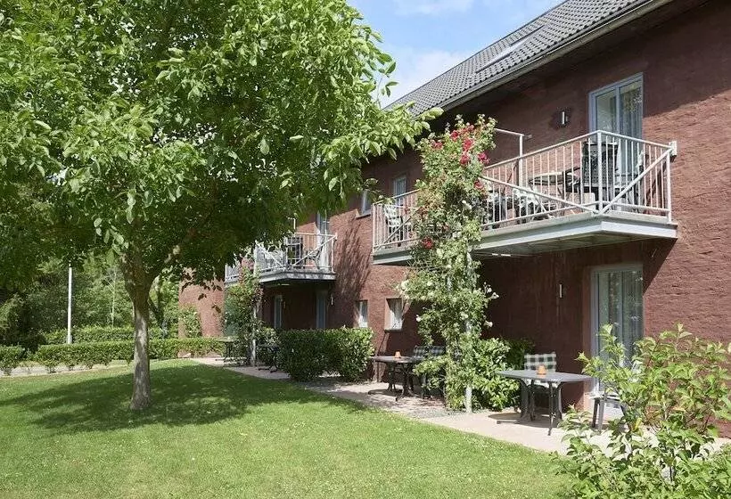 Hotelli Ferienwohnungen Burg Blens