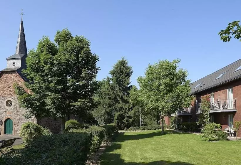 Hotelli Ferienwohnungen Burg Blens