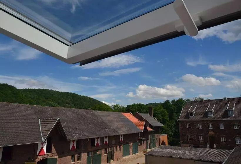 Hotelli Ferienwohnungen Burg Blens