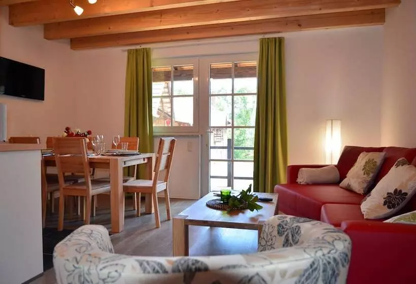 Hotelli Ferienwohnungen Burg Blens