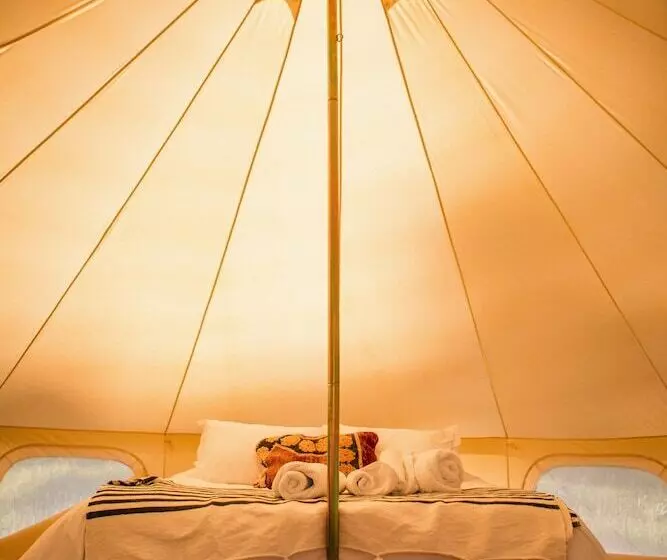 Hotelli Folk Glamp Tents
