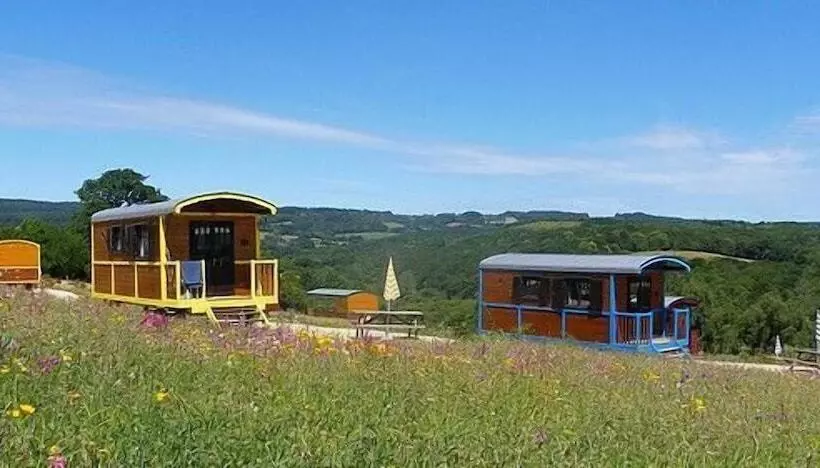 Hotelli Les Roulottes Des Korrigans