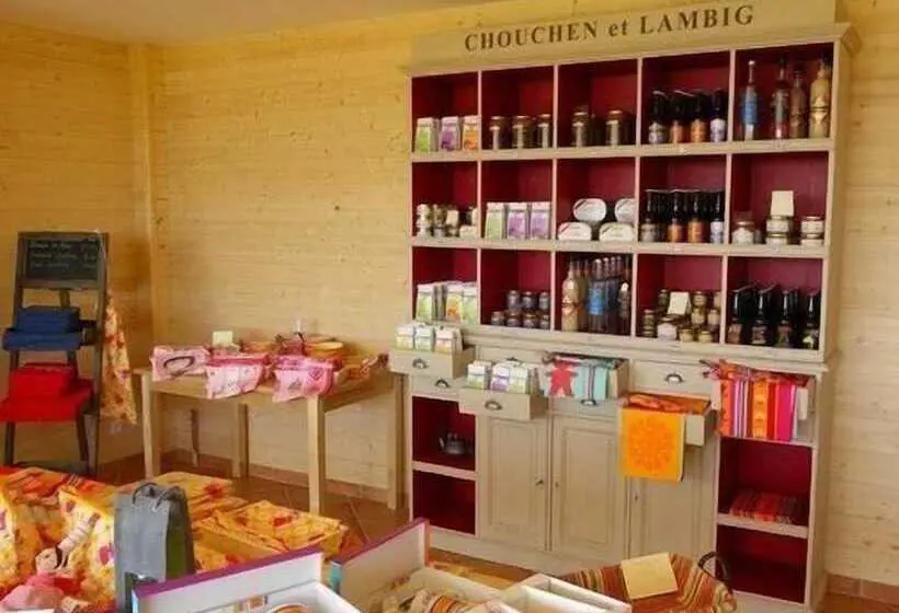 Hotelli Les Roulottes Des Korrigans