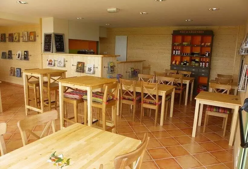 Hotelli Les Roulottes Des Korrigans