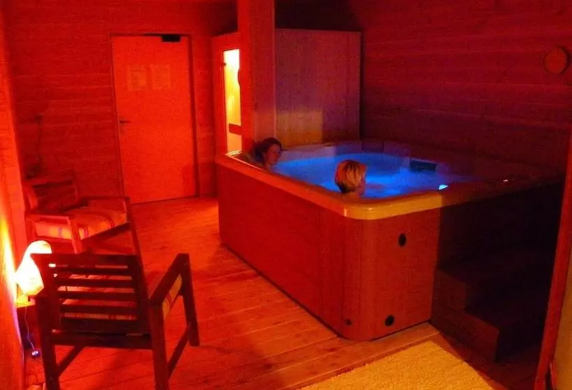 Hotelli Les Roulottes Des Korrigans