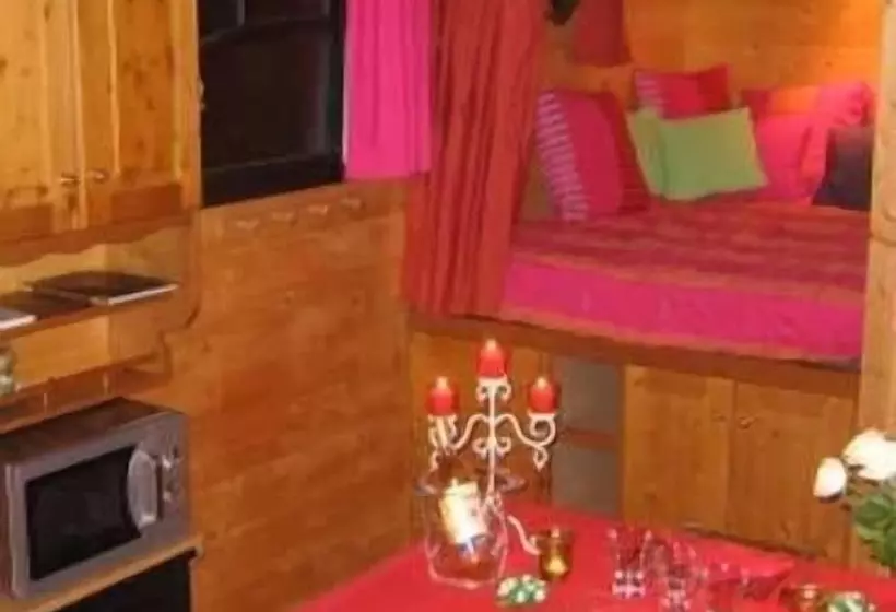 Hotelli Les Roulottes Des Korrigans