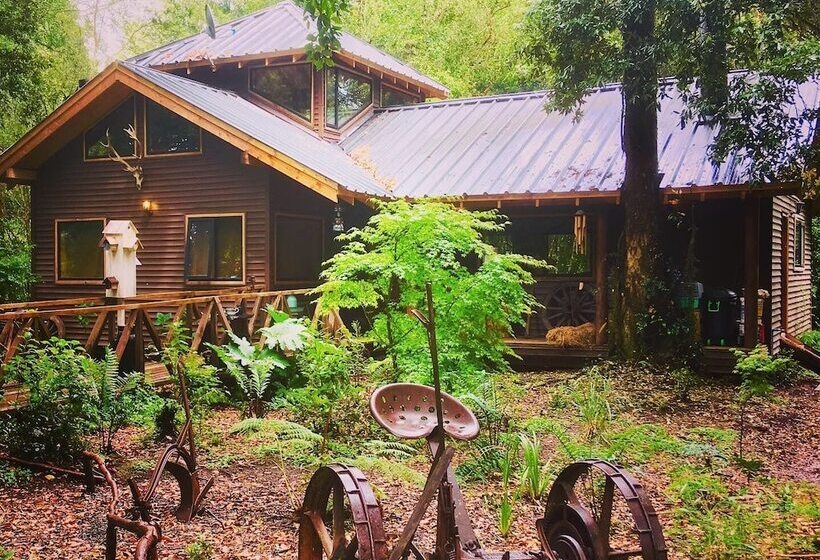 فندق Refugio Buraleo Lodge