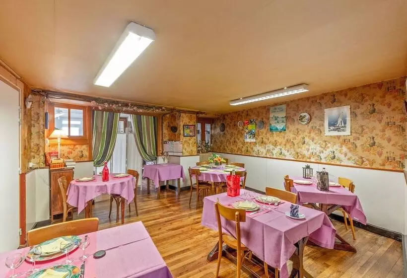 ホテル Restaurant Jinjaud