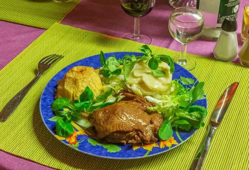 ホテル Restaurant Jinjaud