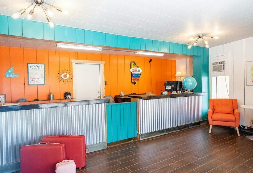 فندق على الطريق The Atomic Blue Motor Inn