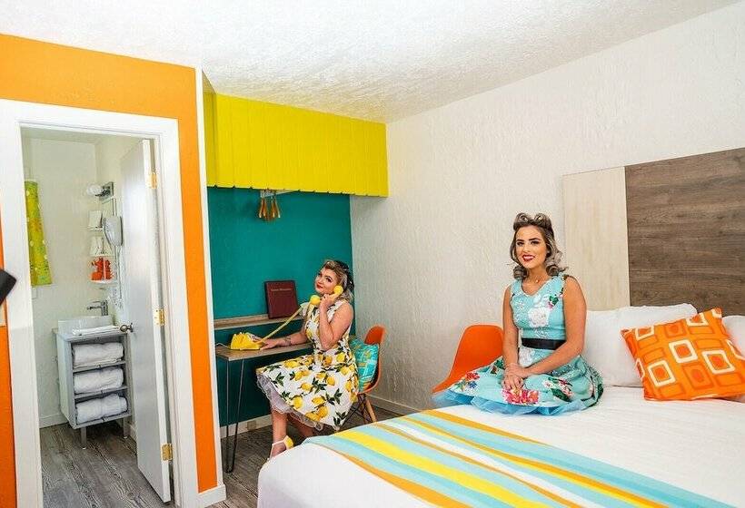 فندق على الطريق The Atomic Blue Motor Inn