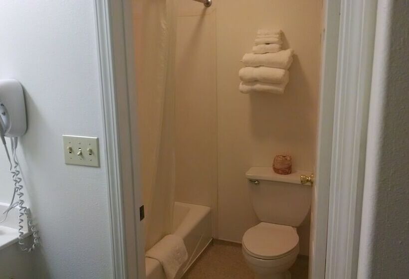 فندق على الطريق The Atomic Blue Motor Inn