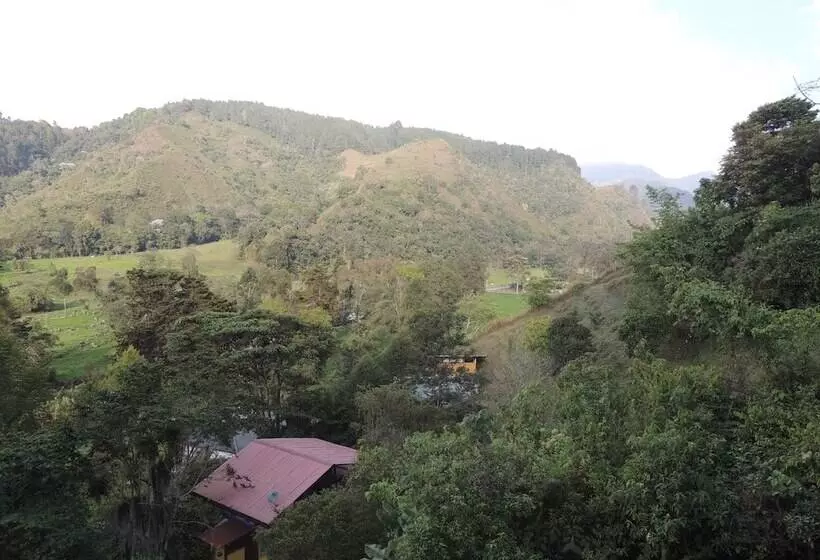 ペンション Ecorefugio Las Mirlas